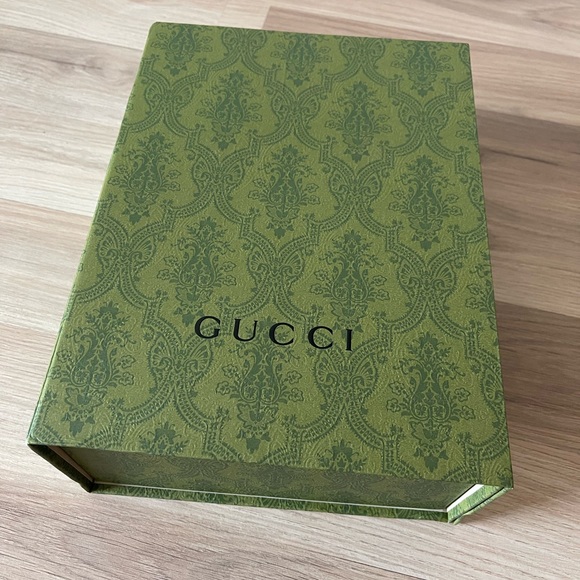 New Gucci green Gift Box with silk ribbon - Picture 3 of 5